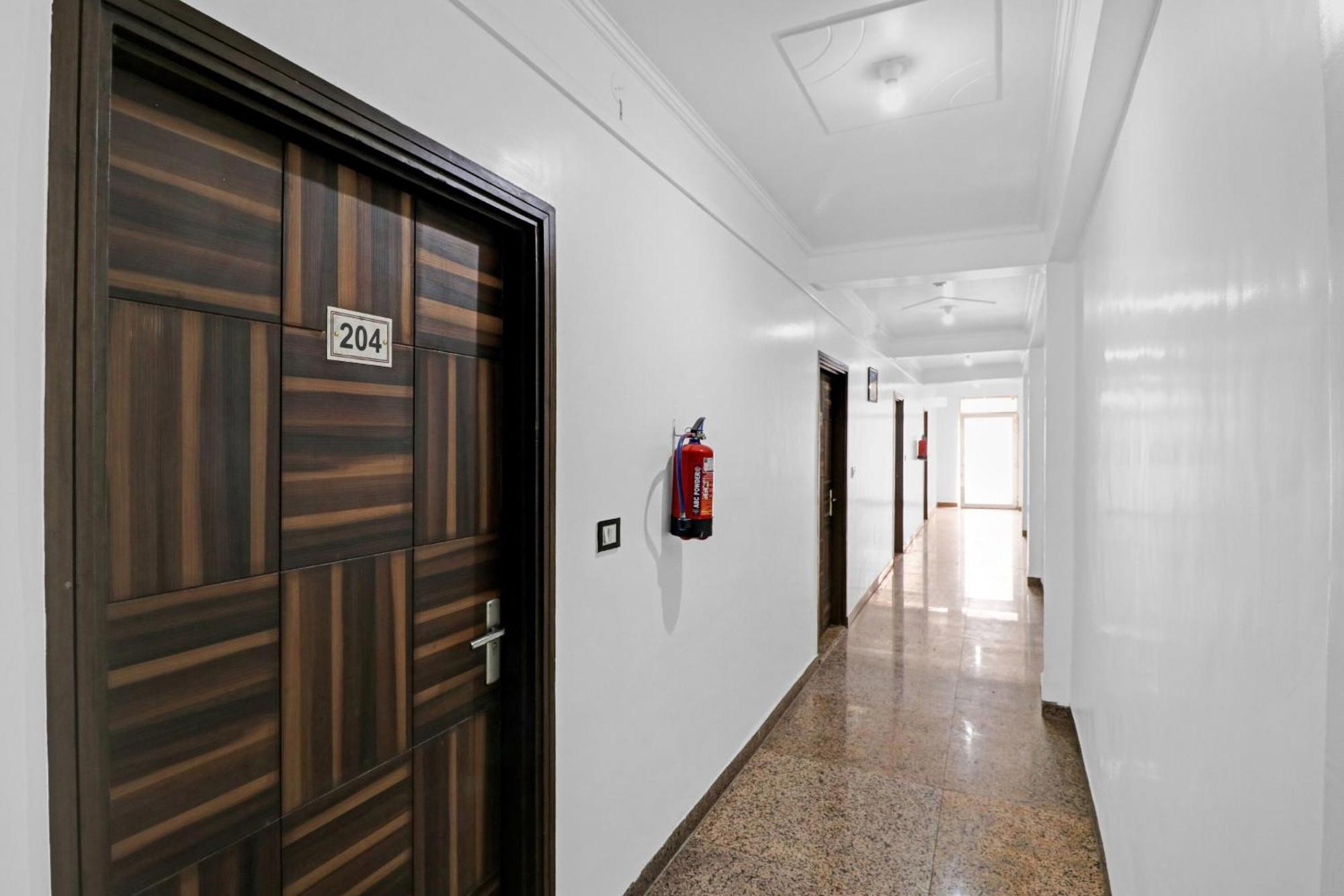 Hotel O Bharat Stay Near Indira Gandhi International Airport Нью-Дели Экстерьер фото